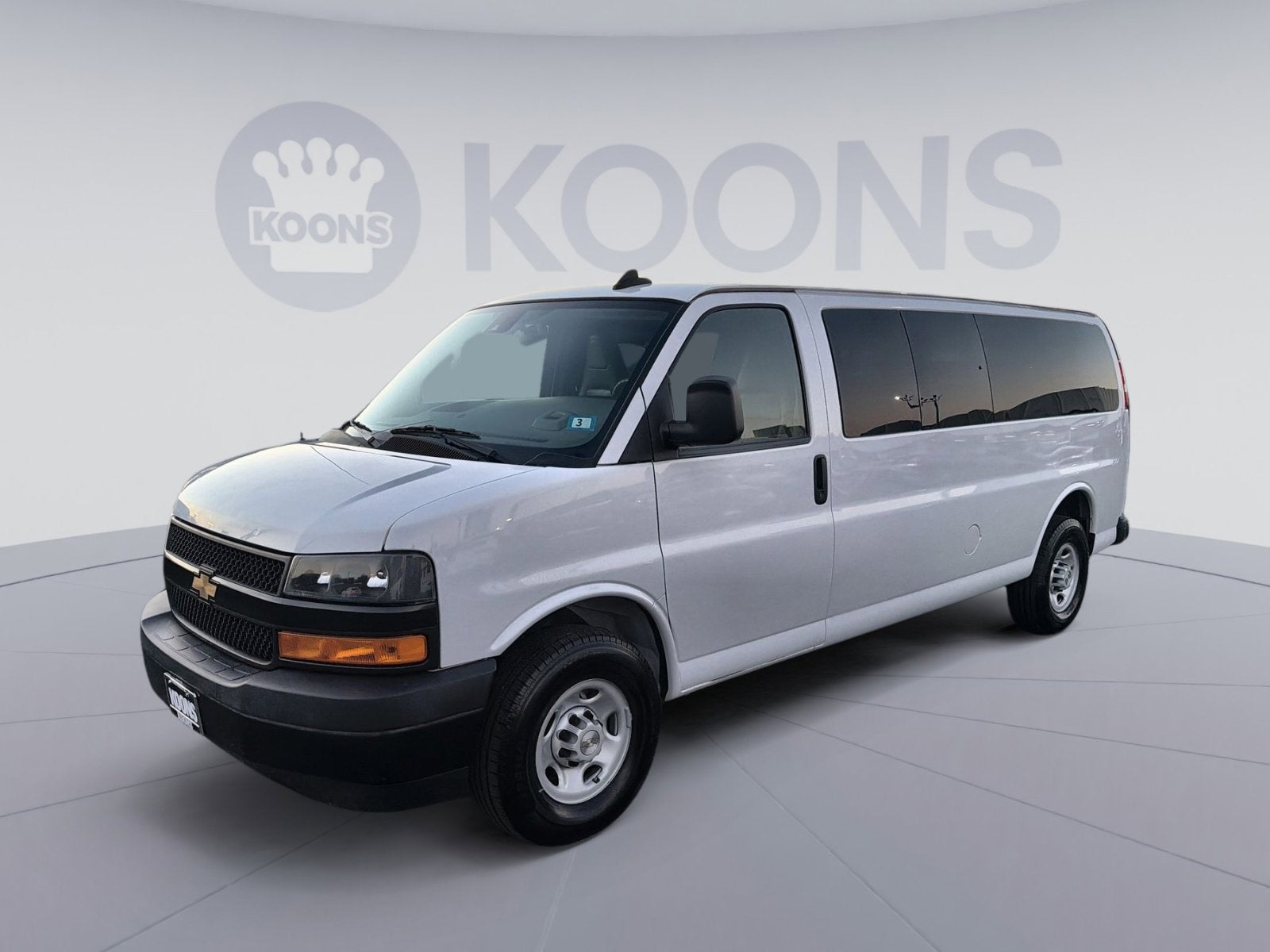2024 Chevrolet Express Passenger 3500 1LS