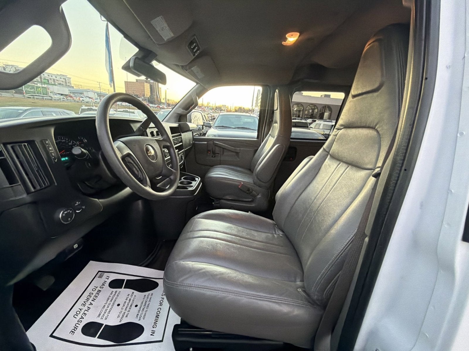 2024 Chevrolet Express Passenger 3500 1LS