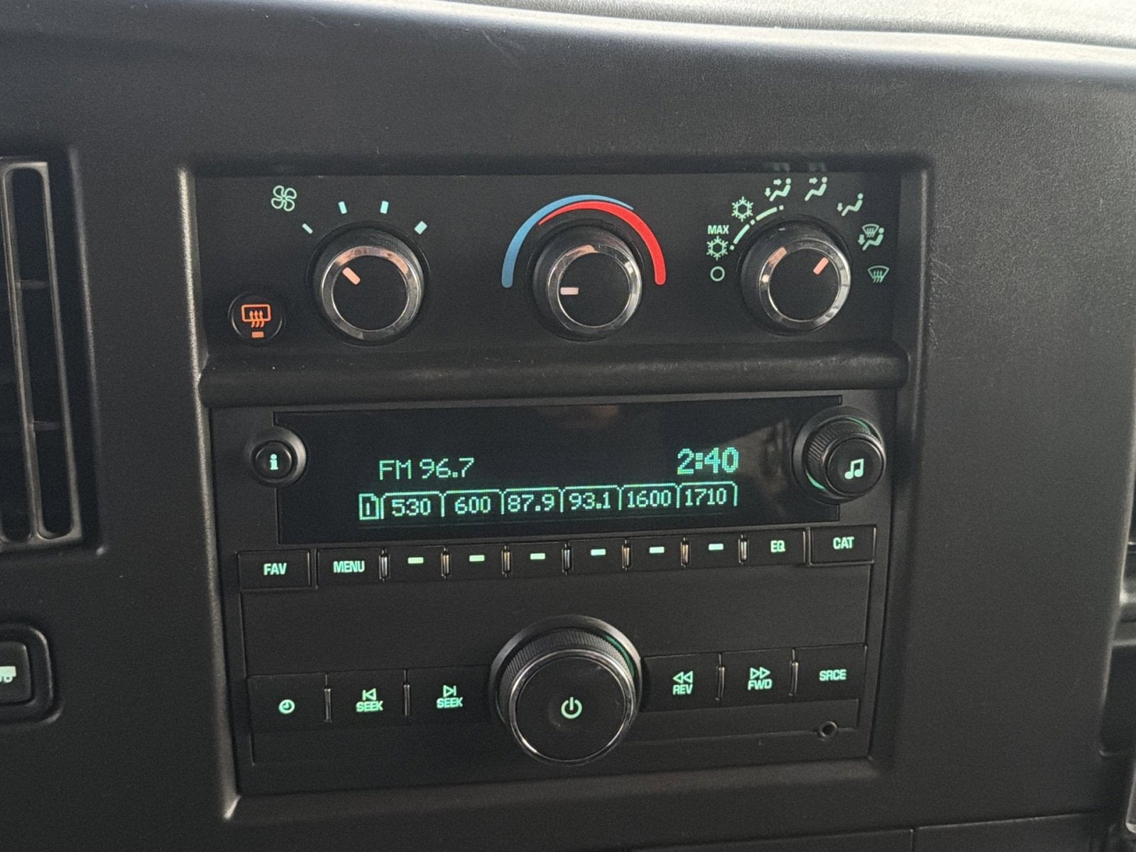 2024 Chevrolet Express Passenger 3500 1LS