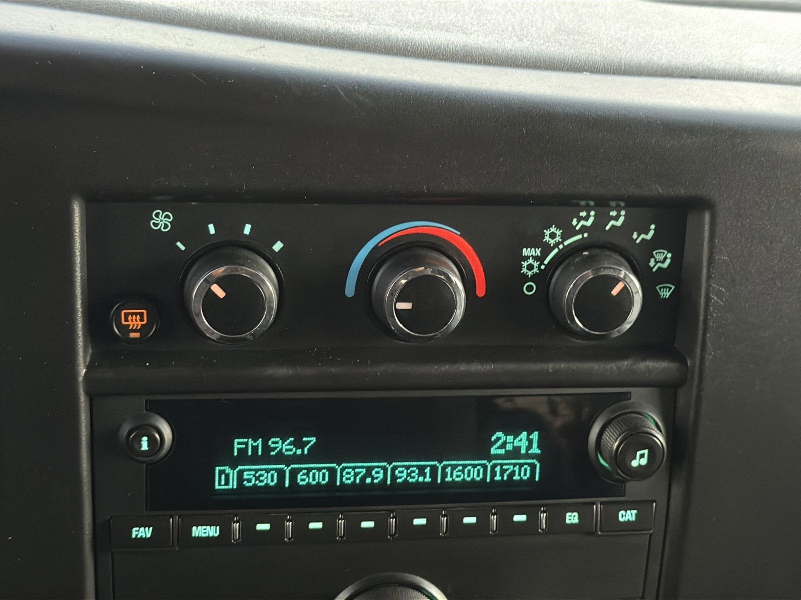 2024 Chevrolet Express Passenger 3500 1LS