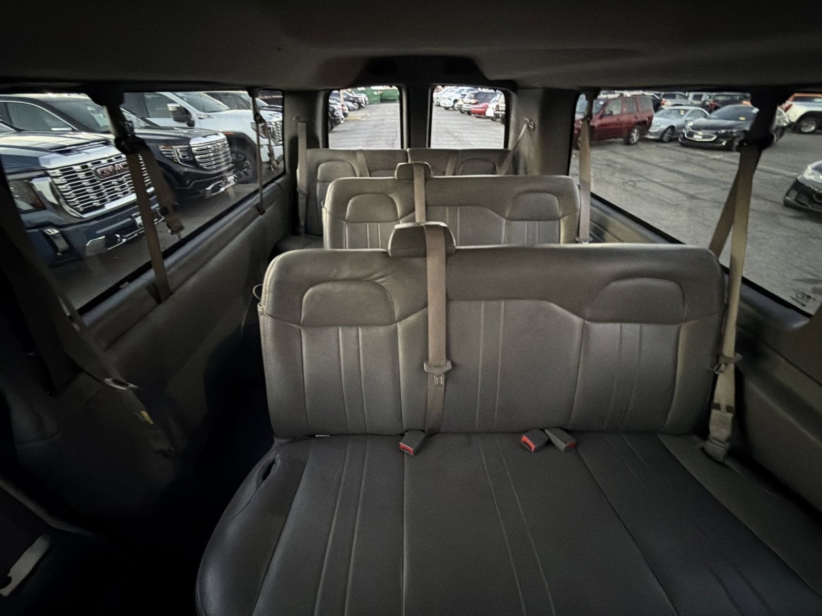 2024 Chevrolet Express Passenger 3500 1LS