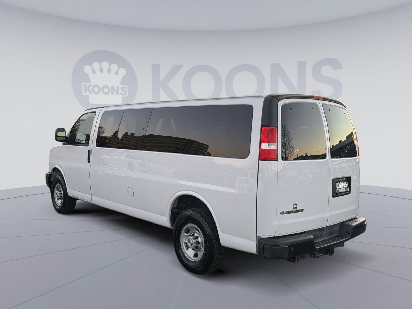 2024 Chevrolet Express Passenger 3500 1LS