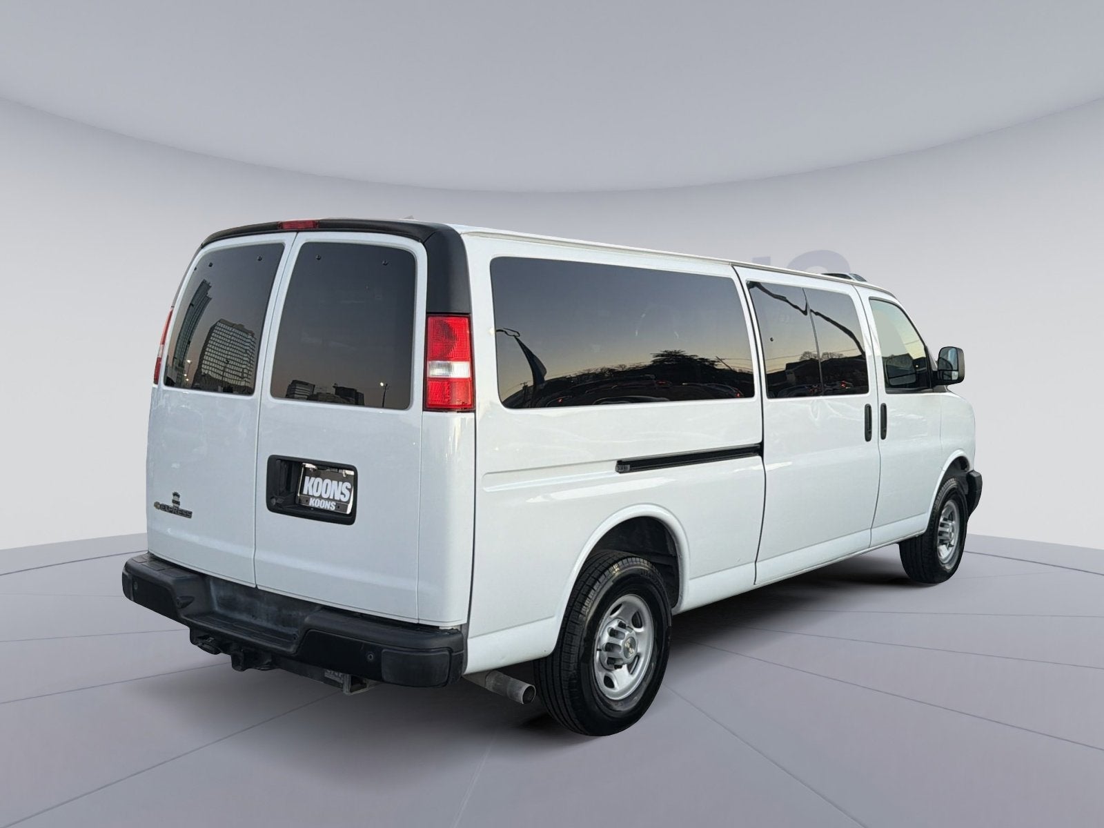 2024 Chevrolet Express Passenger 3500 1LS