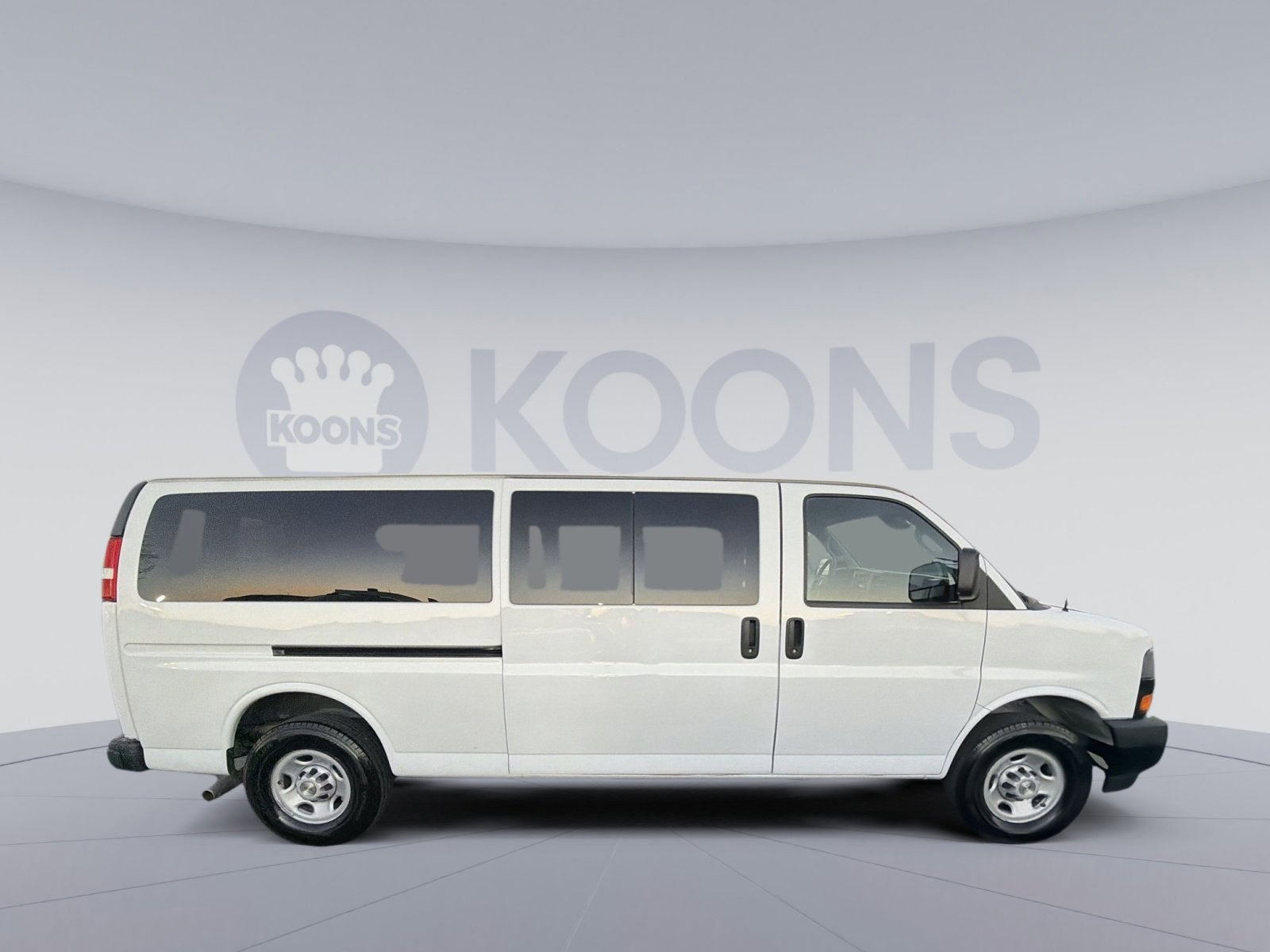 2024 Chevrolet Express Passenger 3500 1LS