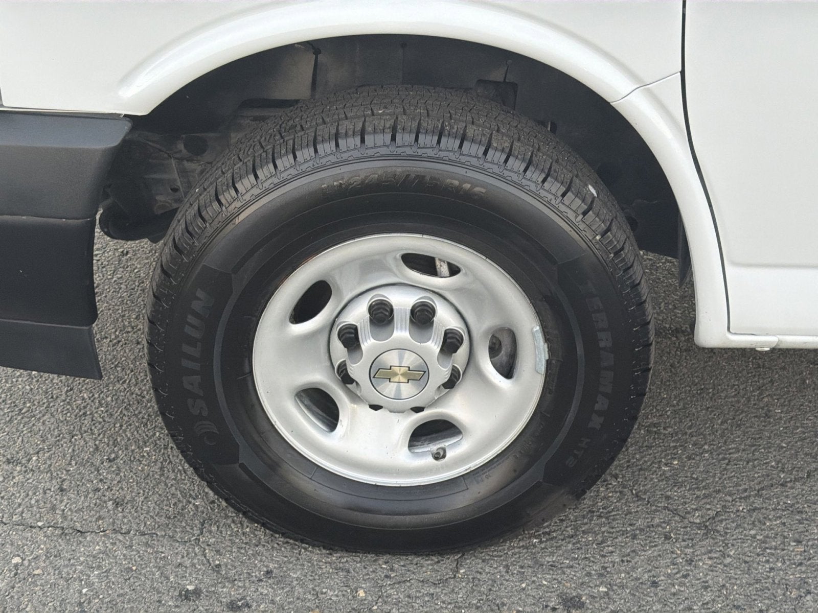 2024 Chevrolet Express Passenger 3500 1LS