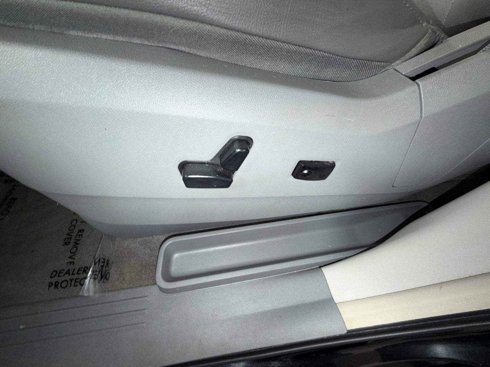 2011 Volkswagen Routan SE