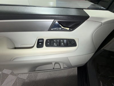 2011 Volkswagen Routan SE