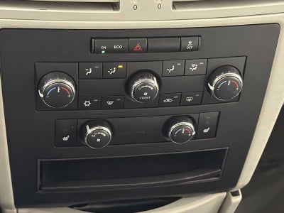 2011 Volkswagen Routan SE