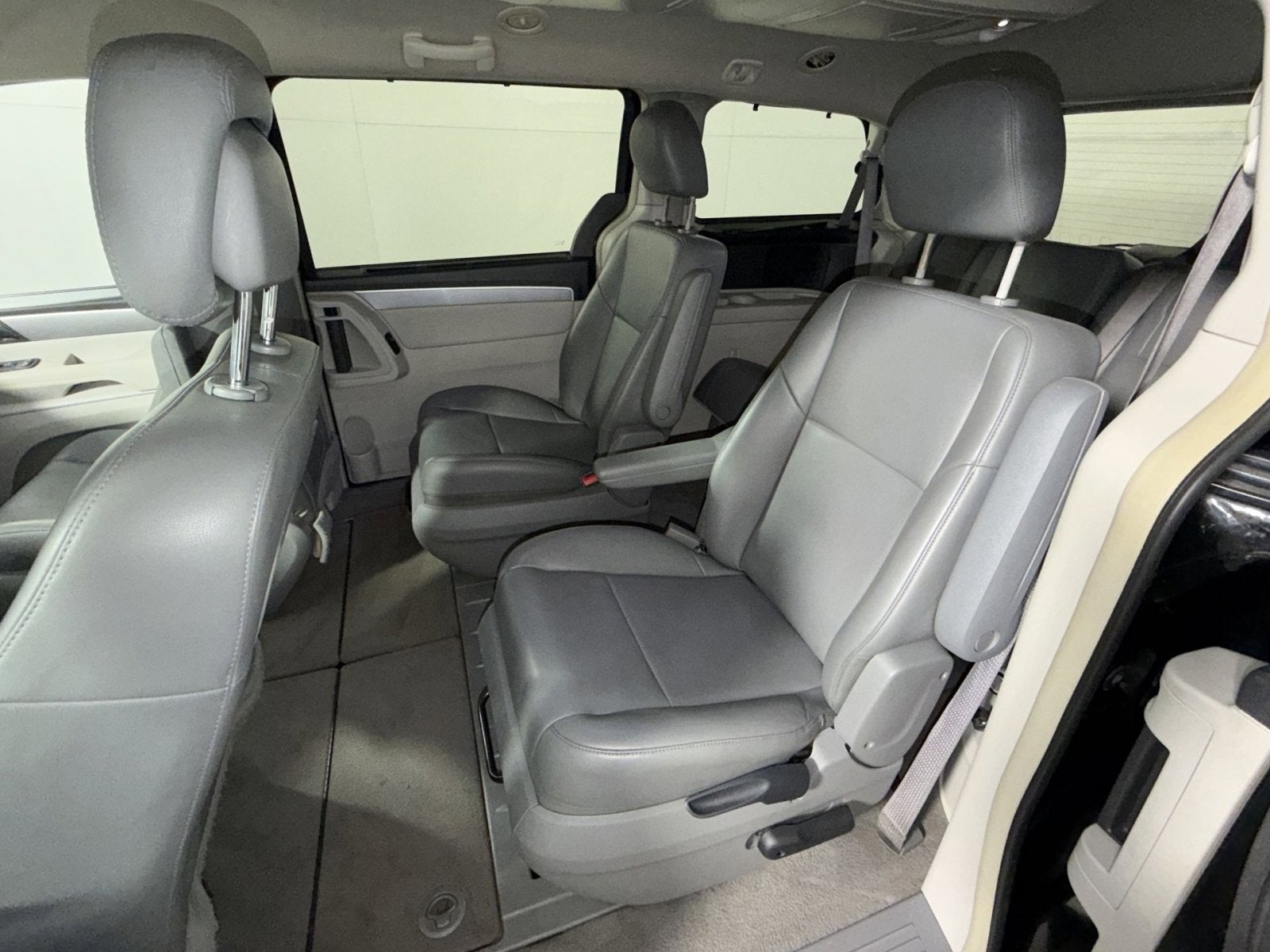 2011 Volkswagen Routan SE