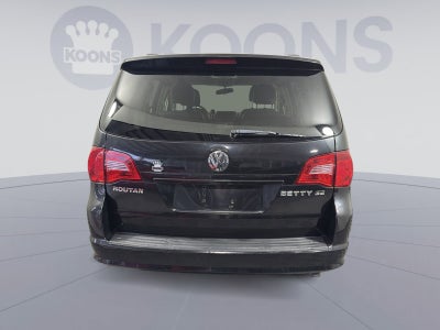 2011 Volkswagen Routan SE