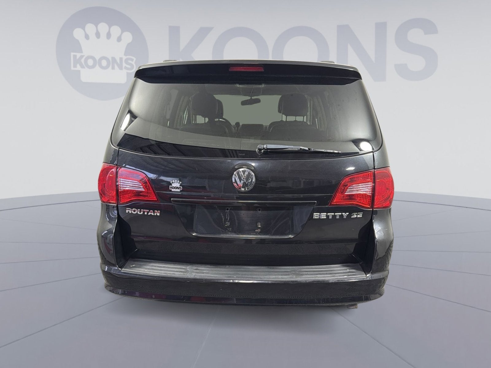 2011 Volkswagen Routan SE