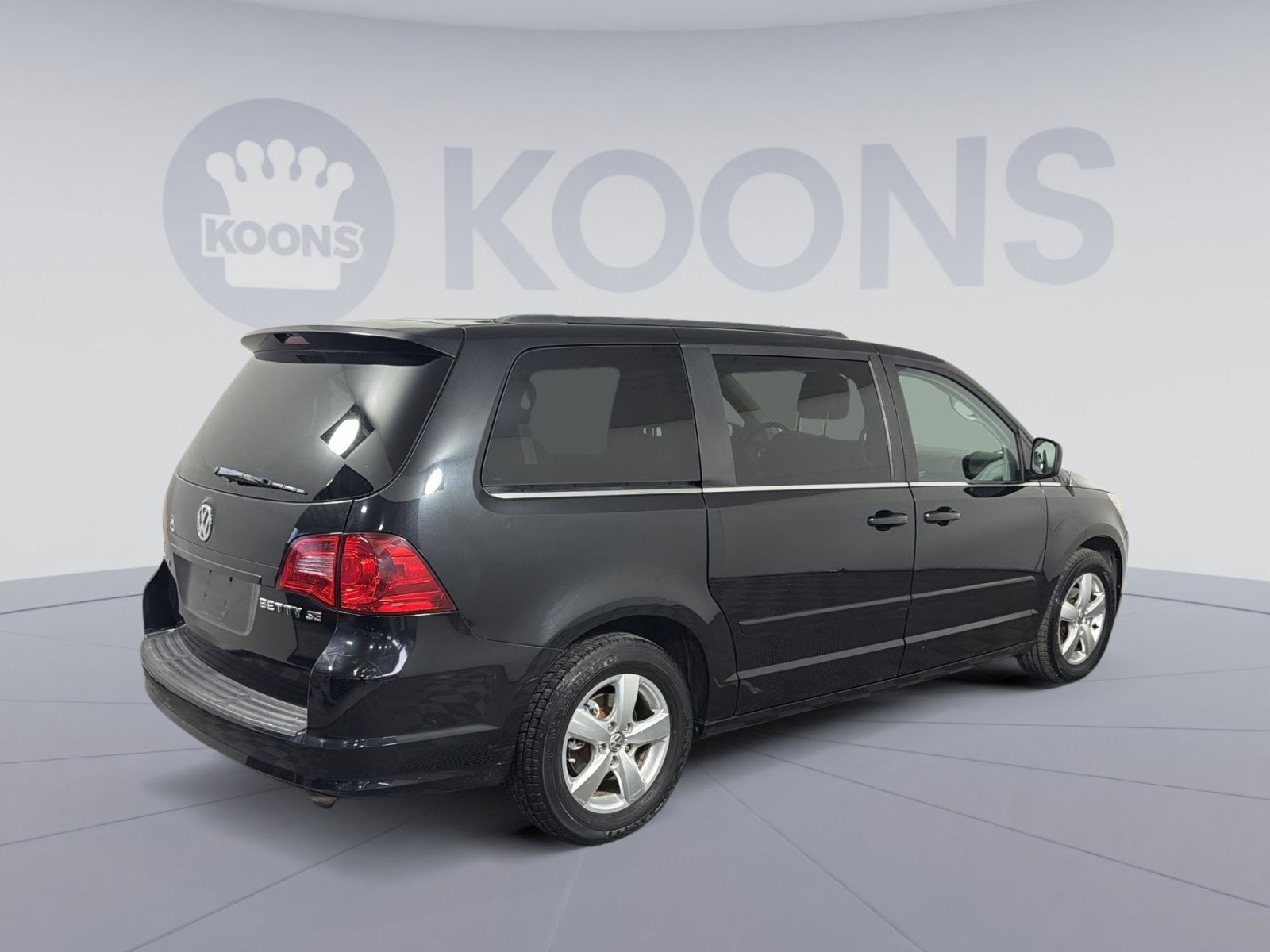 2011 Volkswagen Routan SE