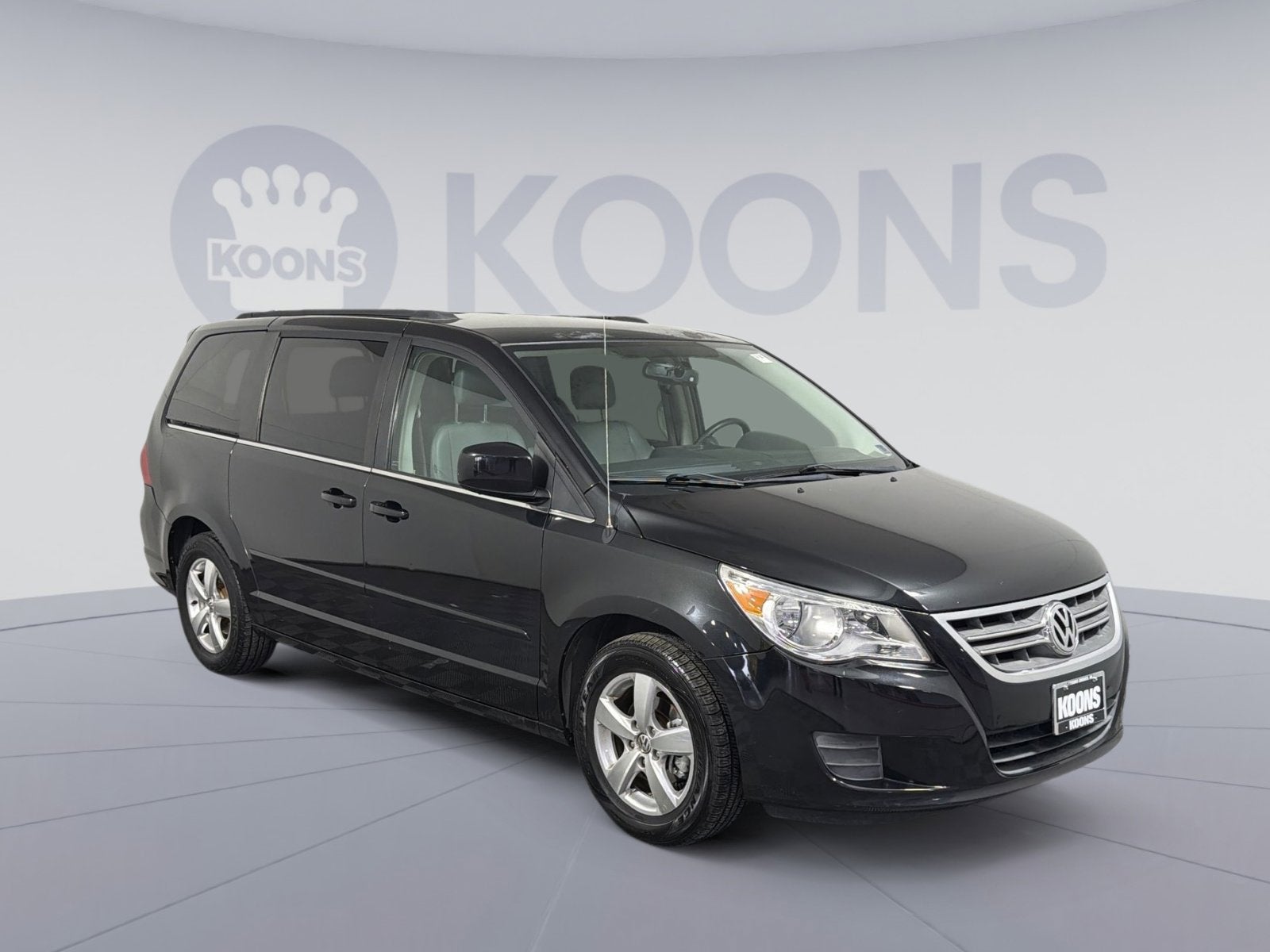 2011 Volkswagen Routan SE