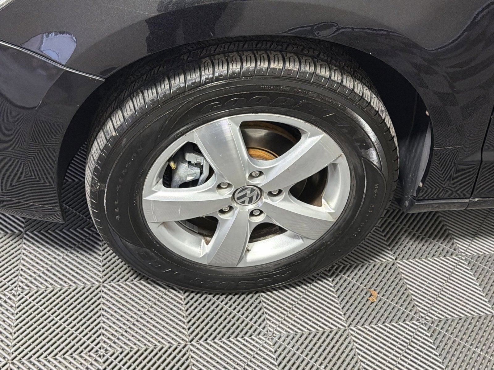 2011 Volkswagen Routan SE