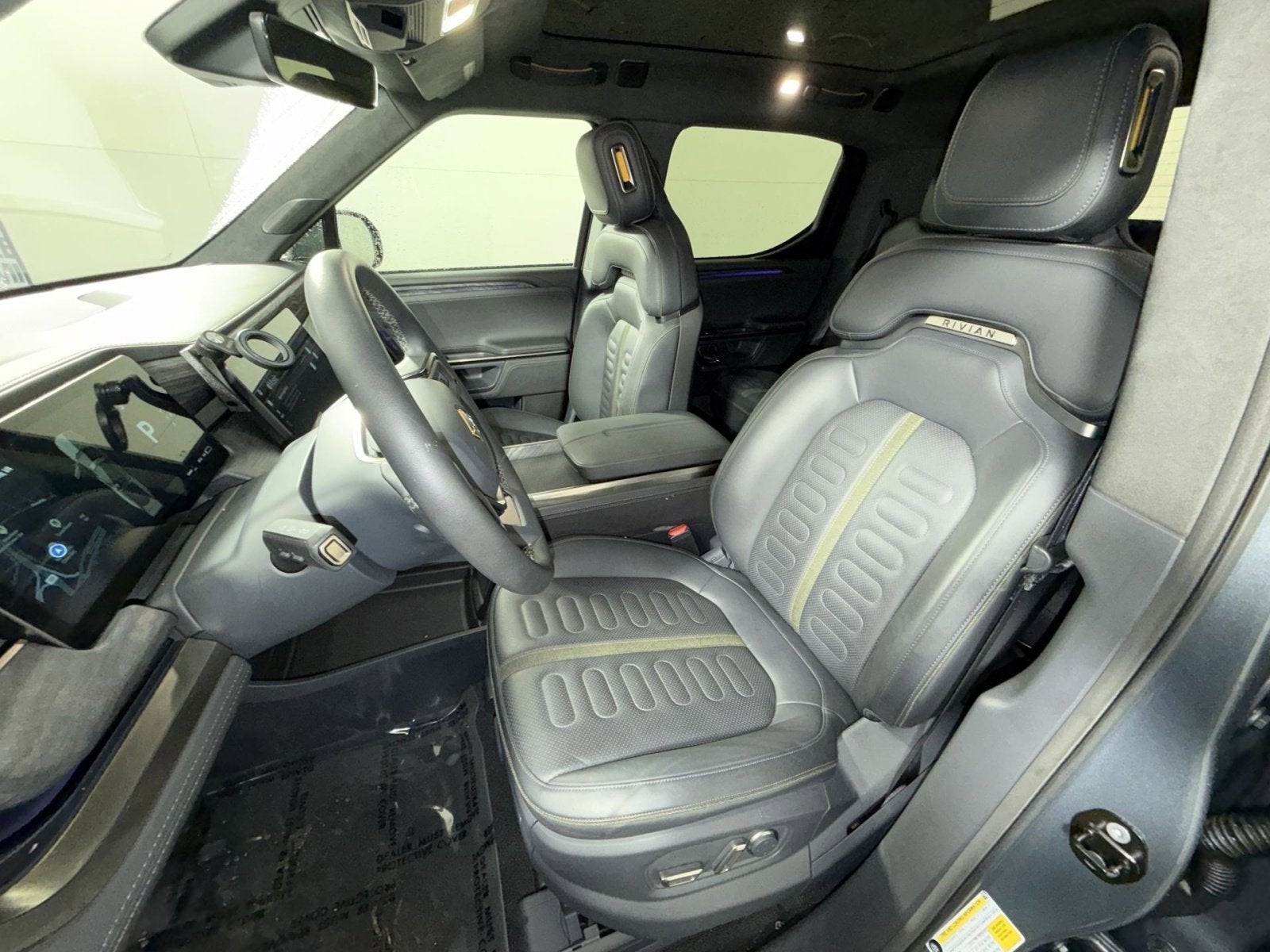 2022 RIVIAN R1T Adventure Package