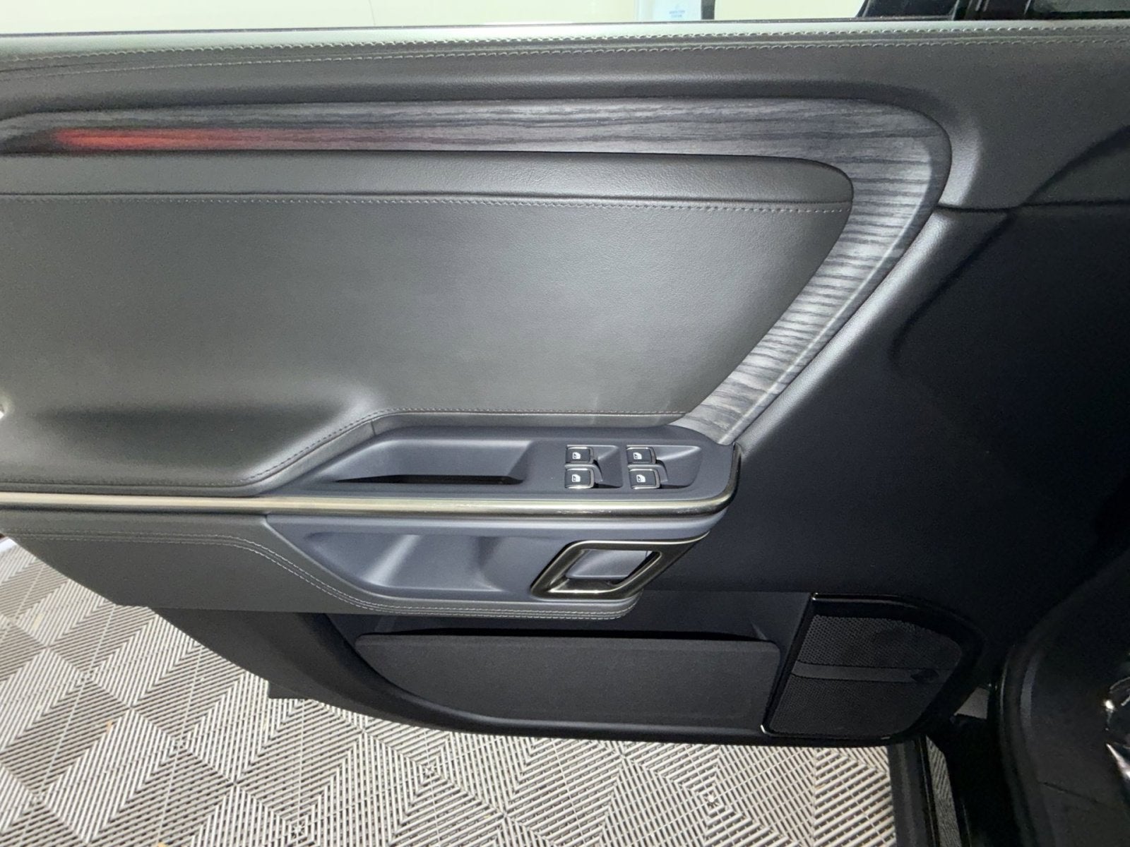 2024 RIVIAN R1S Adventure