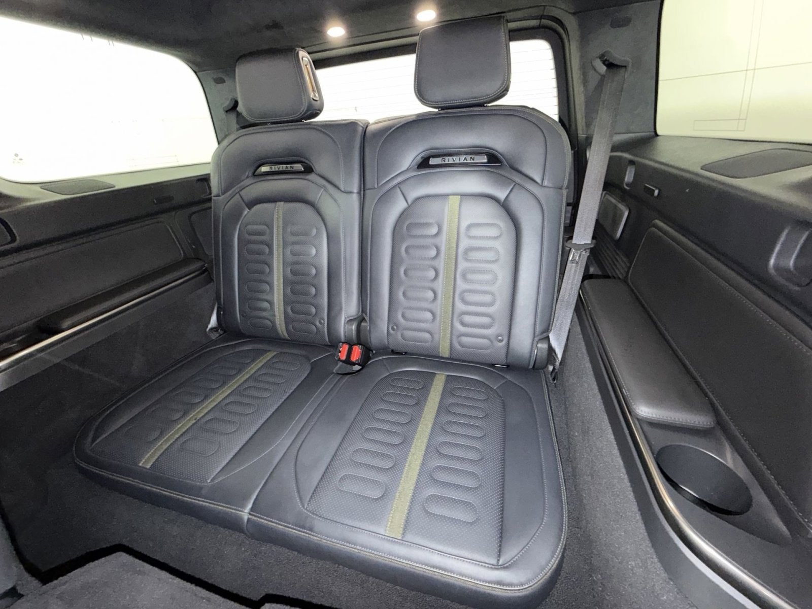 2024 RIVIAN R1S Adventure