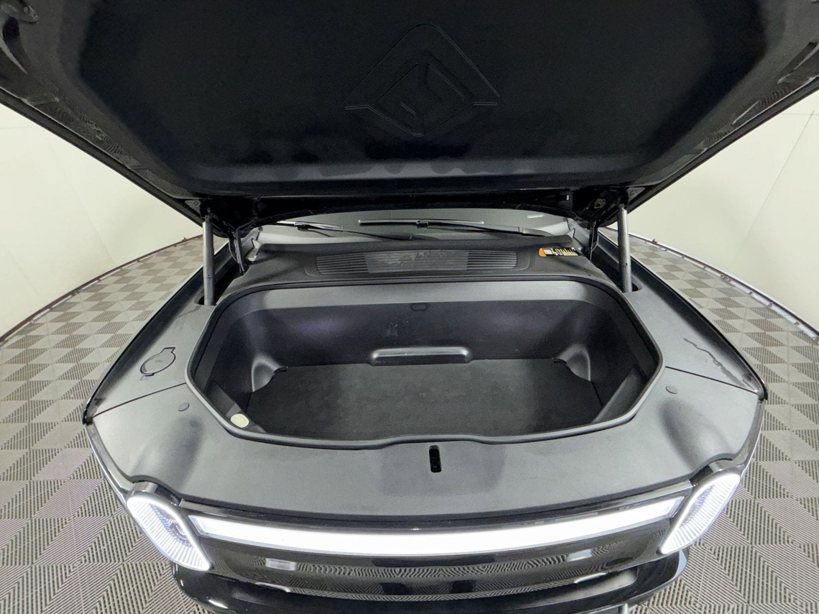 2024 RIVIAN R1S Adventure