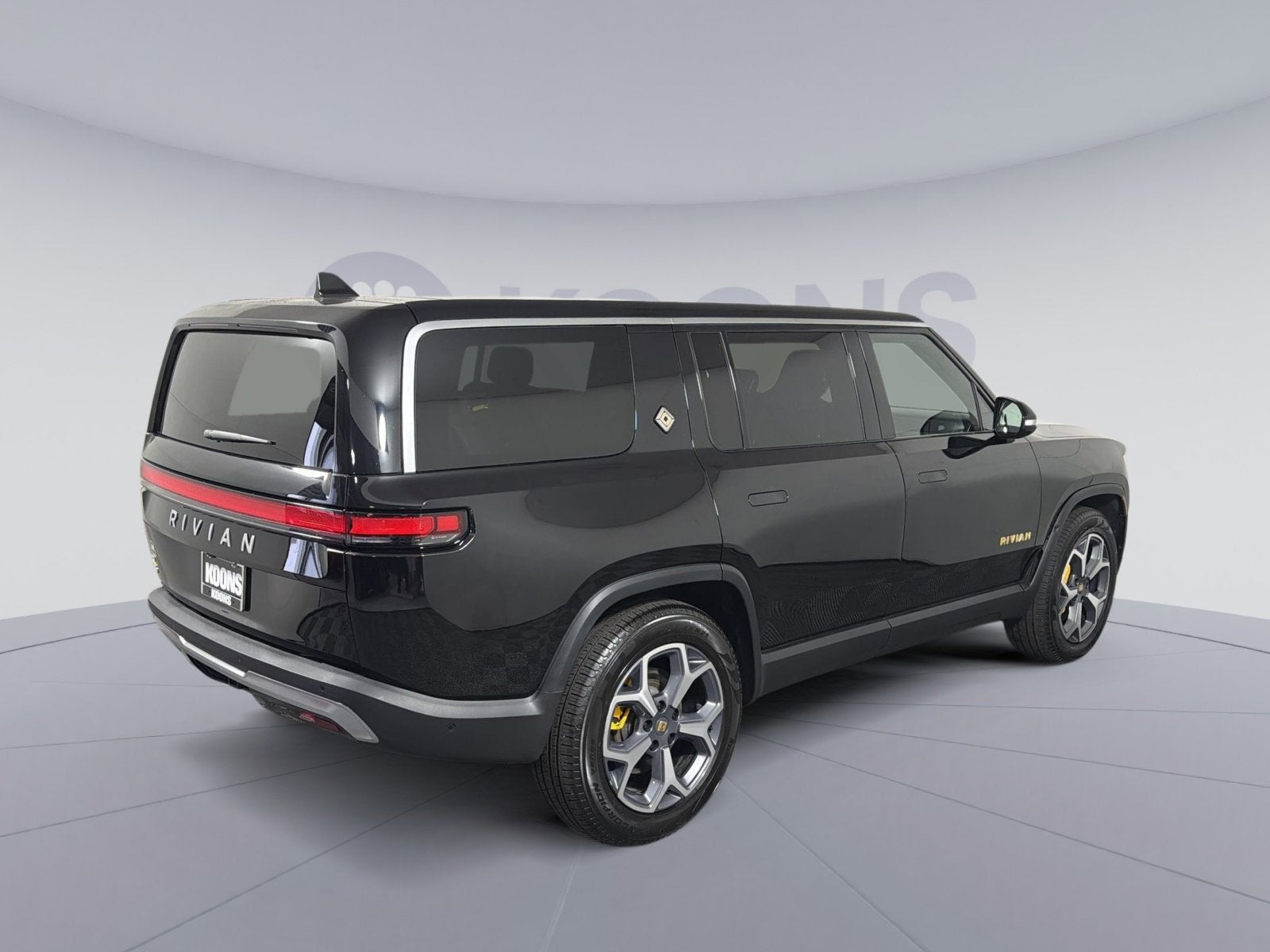 2024 RIVIAN R1S Adventure