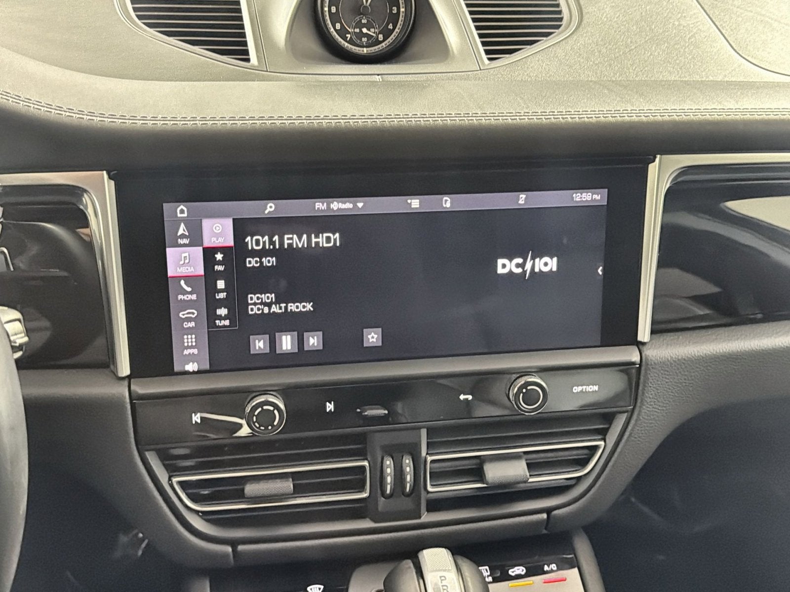 2022 Porsche Macan AWD