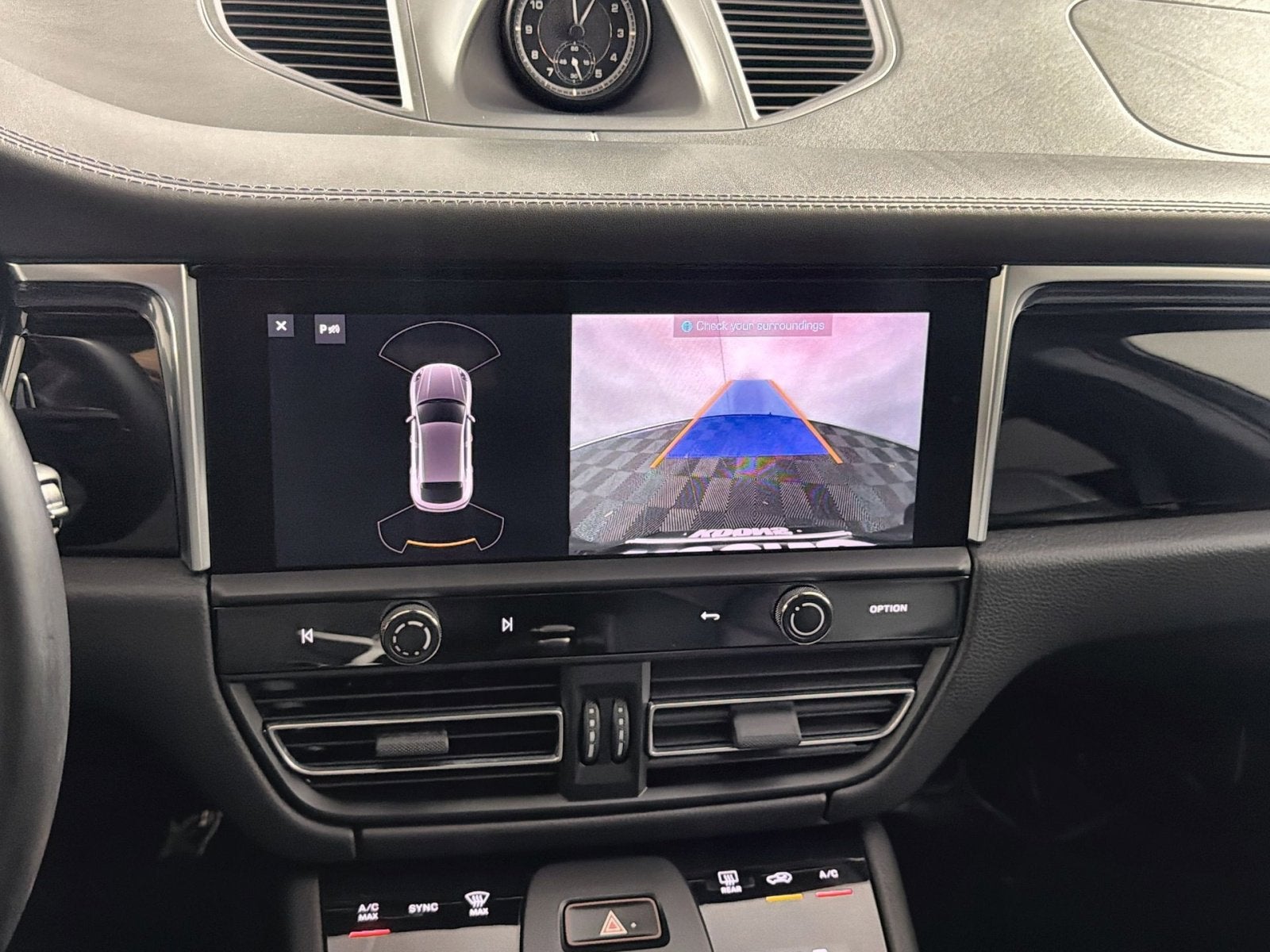 2022 Porsche Macan AWD