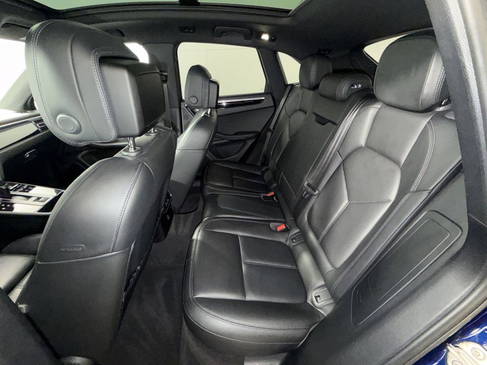 2022 Porsche Macan AWD